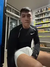 OliverWest04 — вебкам-модель онлайн на stripchat