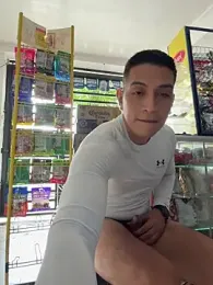 OliverWest04 — вебкам-модель онлайн на stripchat