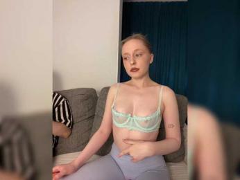 PeachPie — вебкам-модель онлайн на bongacams