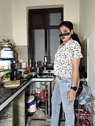 Heena-143 — Stripchat stream photo (Apr 2026)