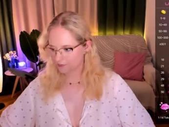 sheslinki — Chaturbate stream photo (Apr 2025)