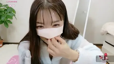 momochan88 — вебкам-модель онлайн на stripchat