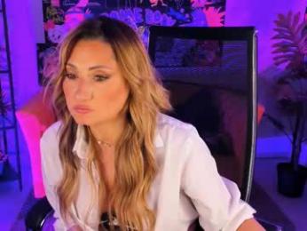 sarahholly — Chaturbate stream photo (Apr 2025)