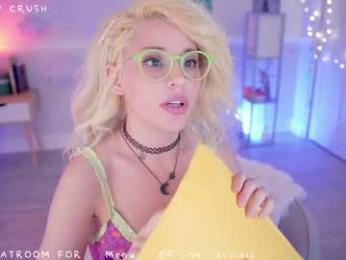 cherrycrush — вебкам-модель онлайн на chaturbate