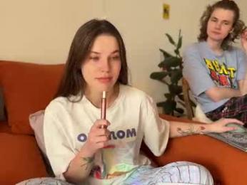 di_n_alex — вебкам-модель онлайн на chaturbate