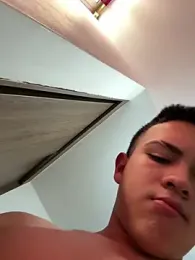 santiagoo_madrid — Stripchat stream photo (Apr 2026)