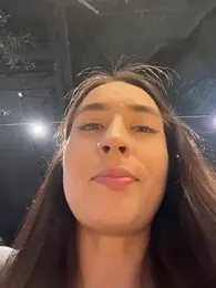 Holly_Play — вебкам-модель онлайн на stripchat