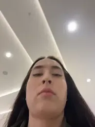 Holly_Play — вебкам-модель онлайн на stripchat