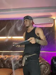 AaronCruz_ — вебкам-модель онлайн на stripchat