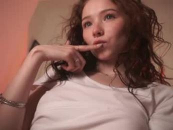 moonfaced_ — вебкам-модель онлайн на chaturbate