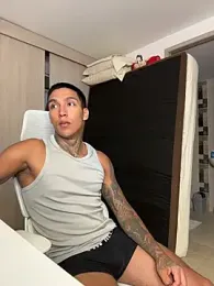 sendfer — вебкам-модель онлайн на stripchat