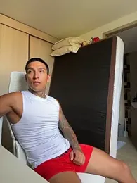 sendfer — вебкам-модель онлайн на stripchat