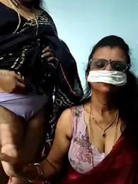 Kannadasexywifes — вебкам-модель онлайн на stripchat