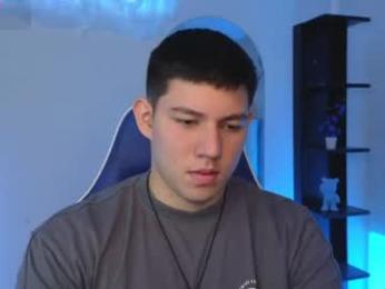 james_cr — вебкам-модель онлайн на chaturbate