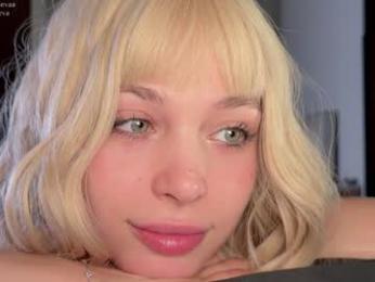 cutieeeeva — вебкам-модель онлайн на chaturbate