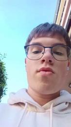 Alejandro2o50d — вебкам-модель онлайн на cam4