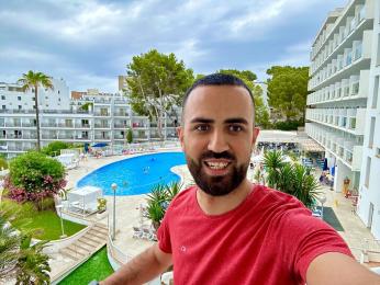 AmirHussein — вебкам-модель онлайн на livejasmin