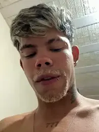 Uchihaxxx — вебкам-модель онлайн на stripchat