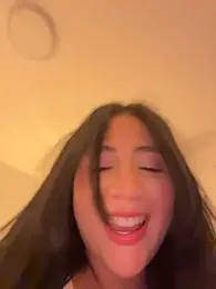 vellaah — вебкам-модель онлайн на stripchat