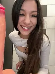 -_MiaQueen_- — вебкам-модель онлайн на stripchat