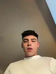 aronnhidden — Stripchat stream photo (Jun 2026)