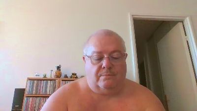 philou75xxx — Cam4 stream photo (Apr 2026)