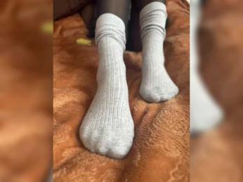Feet-sweet-little-girl — bongacams