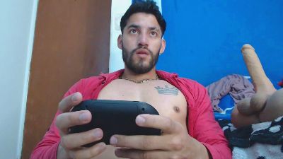 DERECKHOT33 — вебкам-модель онлайн на cam4