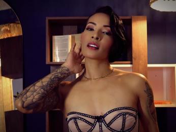 LadyRussell — вебкам-модель онлайн на livejasmin