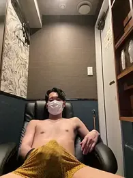 paroncho — вебкам-модель онлайн на stripchat