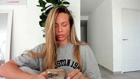 Kalyssy — вебкам-модель онлайн на stripchat