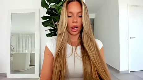 Kalyssy — вебкам-модель онлайн на stripchat