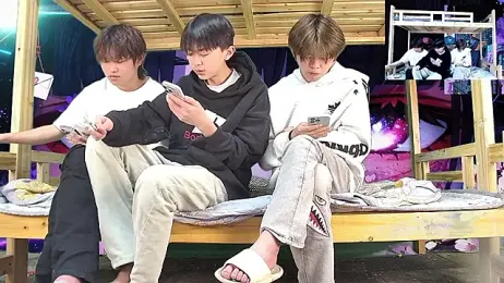 xiaohuangren01 — вебкам-модель онлайн на stripchat