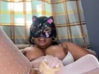 coco-minx — вебкам-модель онлайн на camsoda