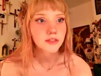 eve003300 — вебкам-модель онлайн на chaturbate