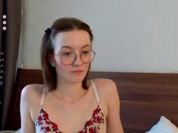 minnietammy — Chaturbate recorded stream image, 19.05.2025 05:40