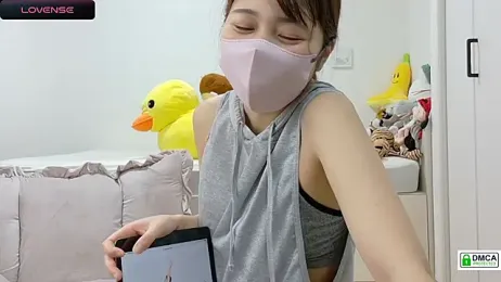SUZU_ — Stripchat recorded stream image, 19.05.2025 12:00