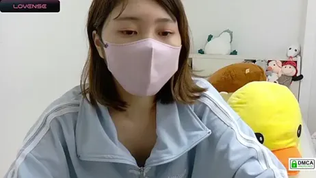SUZU_ — Stripchat recorded stream image, 19.05.2025 12:00