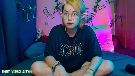 TrickyKitsune — Stripchat recorded stream image, 22.05.2025 10:50