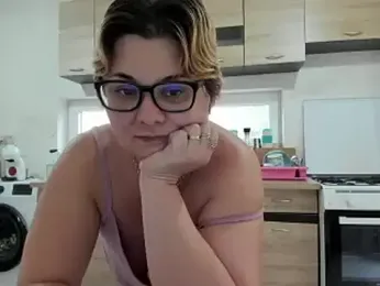 Julia35 — Stripchat recorded stream image, 26.05.2025 07:10