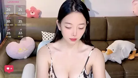 ziyu111 — Stripchat recorded stream image, 01.06.2025 15:00