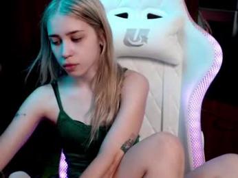 ho1yh01e — Chaturbate recorded stream image, 01.06.2025 17:50