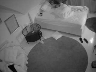 voyeurcam-julmodels-whitebed-4 — Camsoda recorded stream image, 02.06.2025 18:10