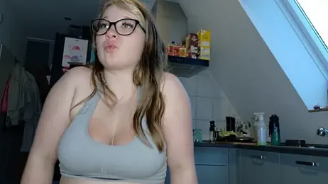 Little-Aylin — Stripchat recorded stream screenshot (09 Jun 2025)