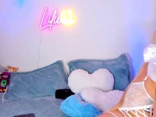 liliimoon — Camsoda recorded stream image, 15.06.2025 03:30