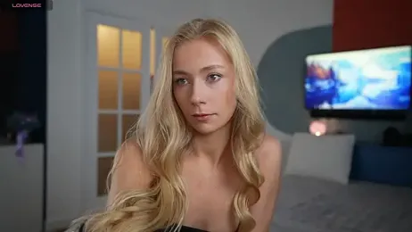 Vika54784 — Stripchat recorded stream image, 11.02.2025 03:40
