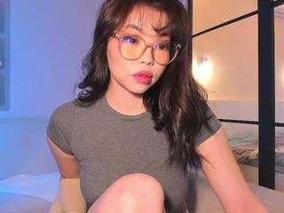 moonlovee — Camsoda recorded stream image, 11.02.2025 05:30