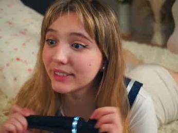 pinkncrazy — Chaturbate recorded stream screenshot (13 Feb 2025)