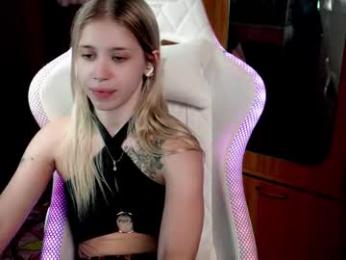 ho1yh01e — Chaturbate recorded stream image, 12.08.2025 19:00