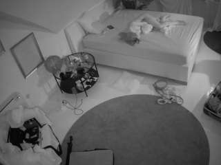 voyeurcam-julmodels-whitebed-4 — Camsoda recorded stream image, 12.08.2025 01:10
